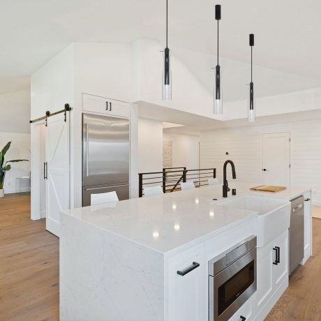 Подвесной светодиодный светильник со стеклянным плафоном Eurosvet Swan 50253/1 LED (a063277)