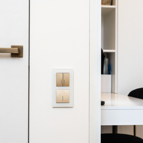 Выключатель проходной одноклавишный с подсветкой без рамки Werkel шампань рифленый W1112110